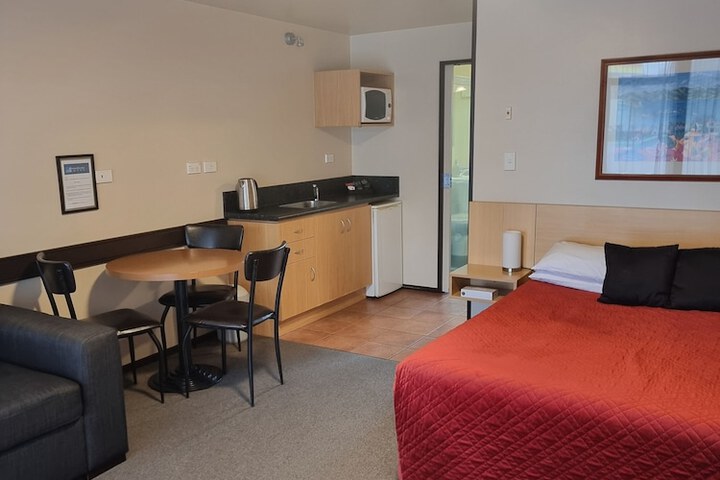 Room 2 of 43