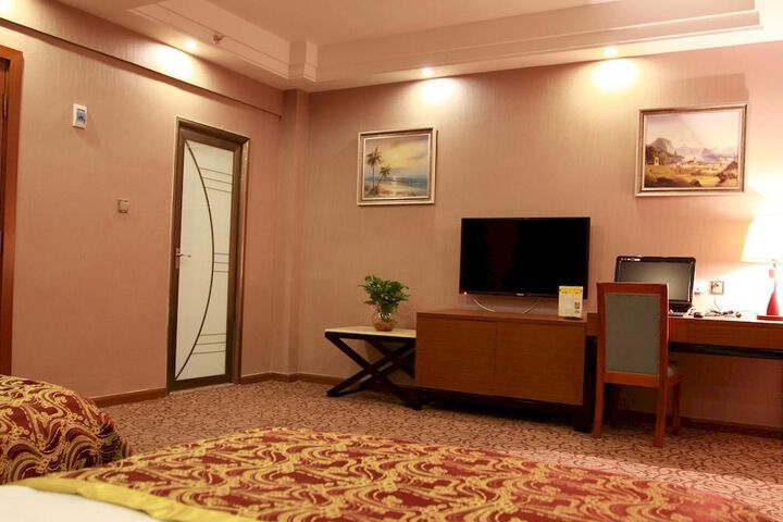 Room 9 of 30