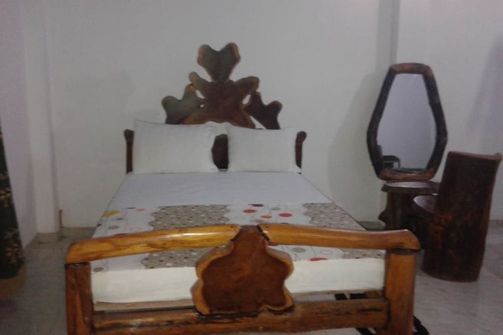 Room 4 of 16