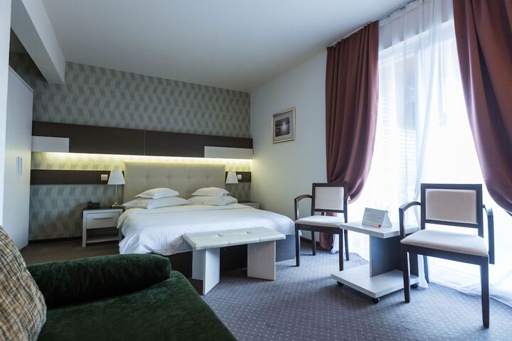 Room 8 of 70