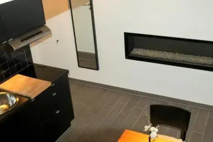 Room 4 of 10