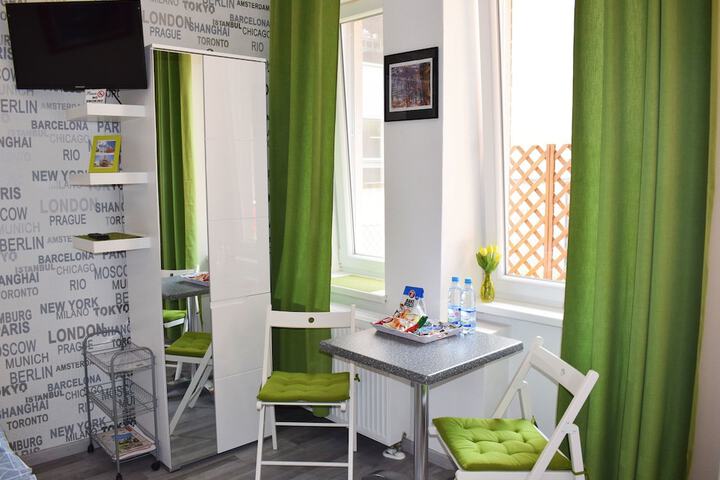 Room 10 of 28