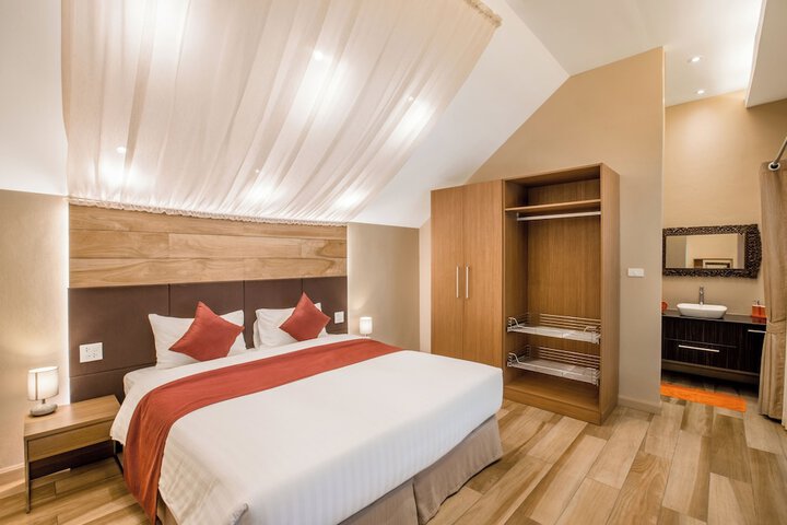 Room 34 of 211