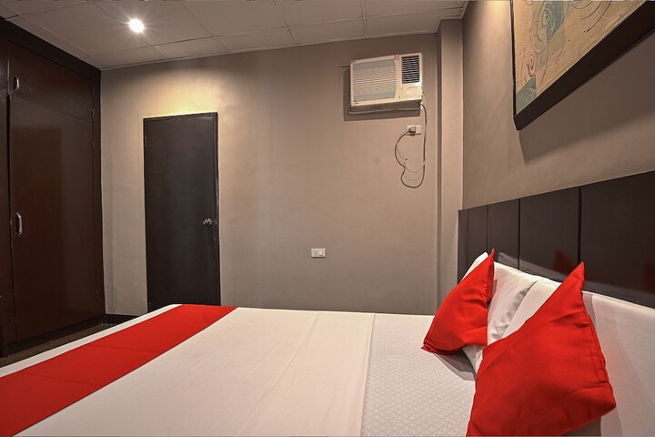 Room 7 of 42