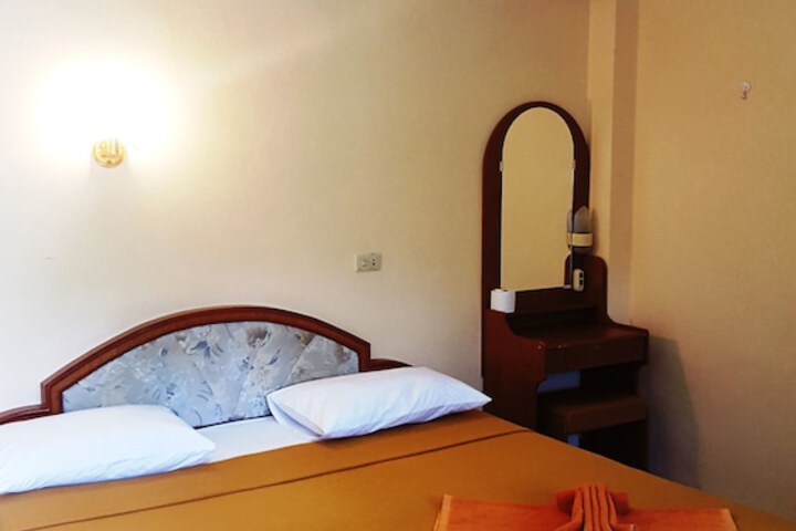 Room 27 of 81