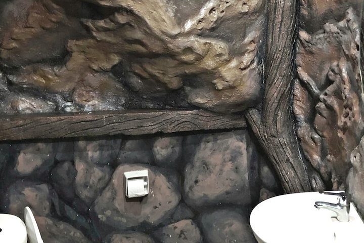 Room 34 of 62