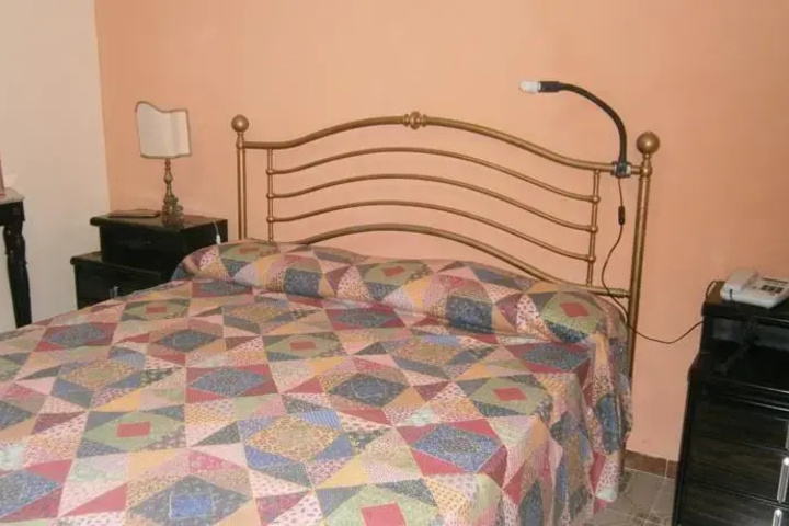 Room 2 of 6