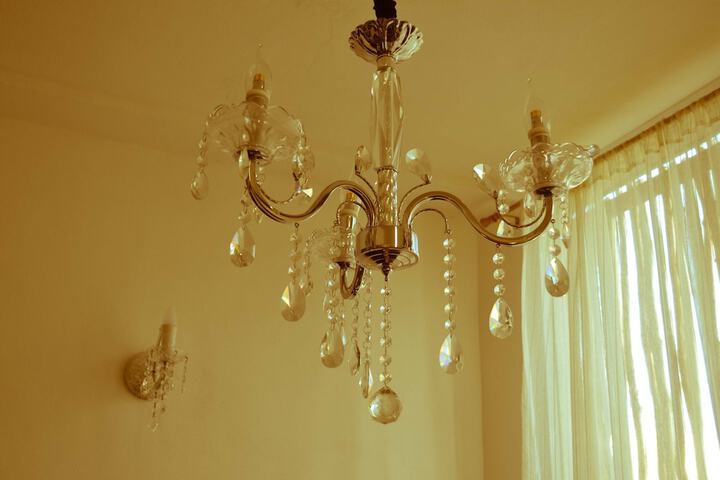 Room 10 of 18