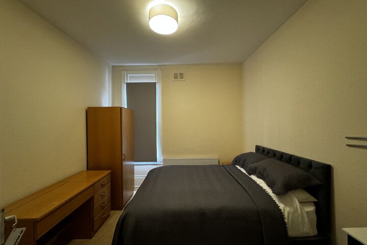 Room 4 of 31
