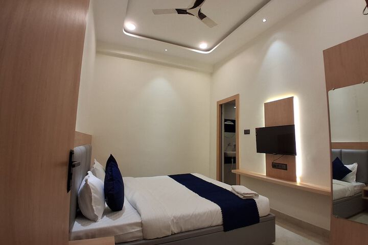 Room 10 of 16