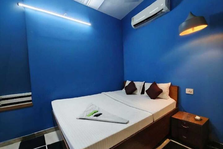 Room 12 of 83