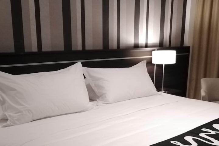 Room 18 of 28