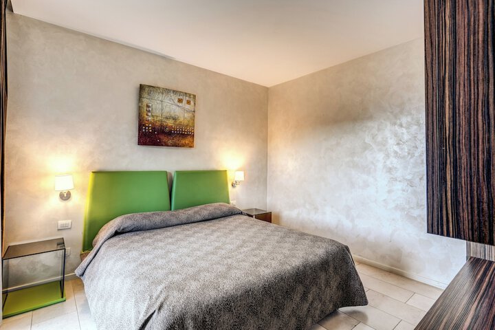 Room 15 of 95
