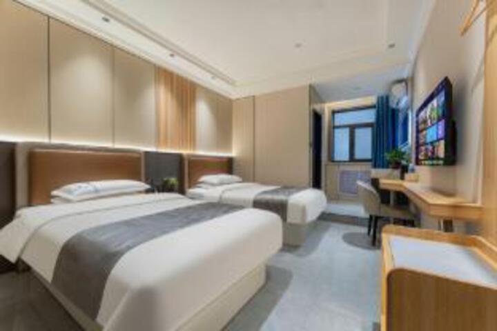 Room 14 of 15
