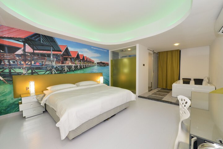 Room 4 of 34