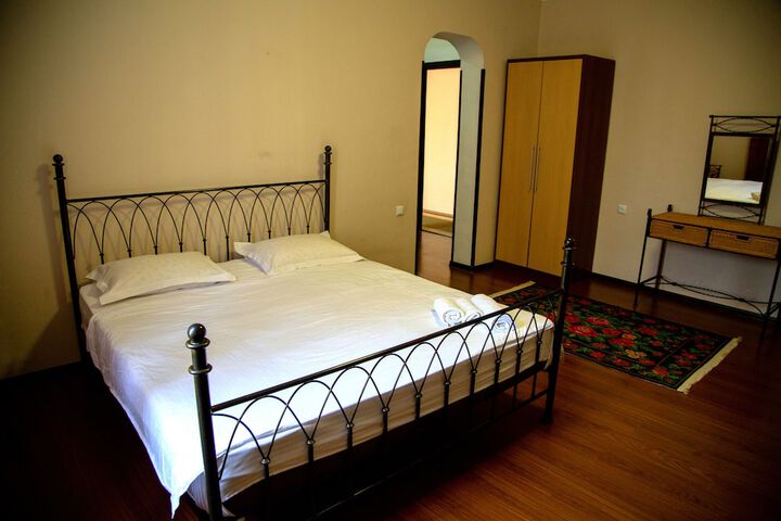 Room 8 of 42