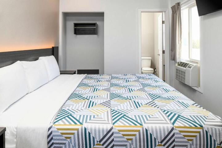 Standard Room, King or Two Doubles (3 of 6)