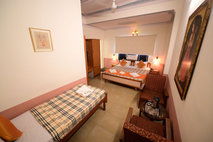 Room 42 of 189