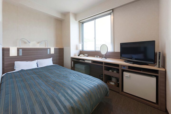 Room 13 of 36