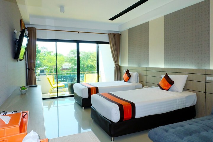 Room 25 of 76