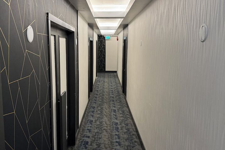 Ballroom/Hall 27 of 34