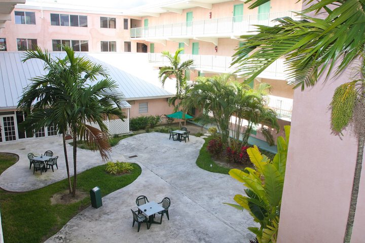 Hotel Exterior 38 of 39
