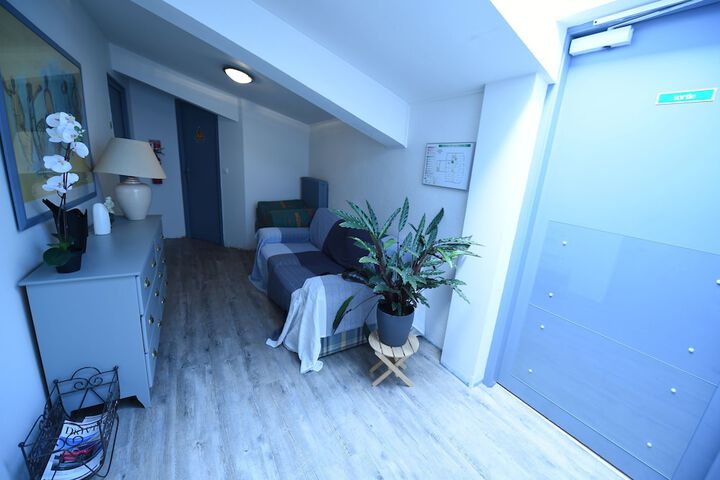 Room 5 of 30
