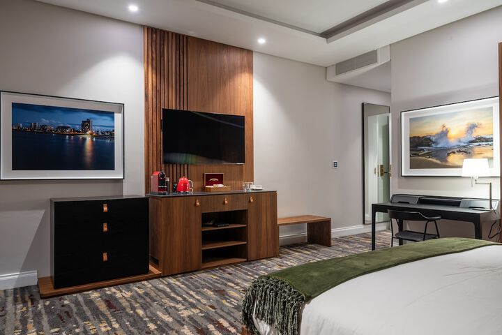 Room 9 of 38