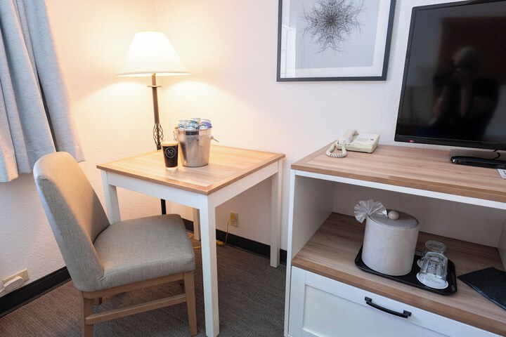 Room 42 of 150