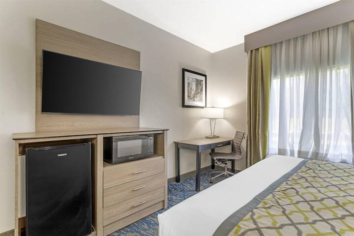 Room 12 of 33