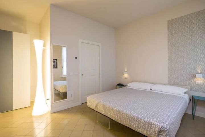 Room 17 of 32