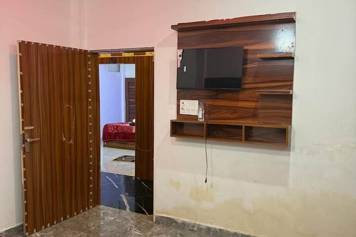 Room 13 of 23