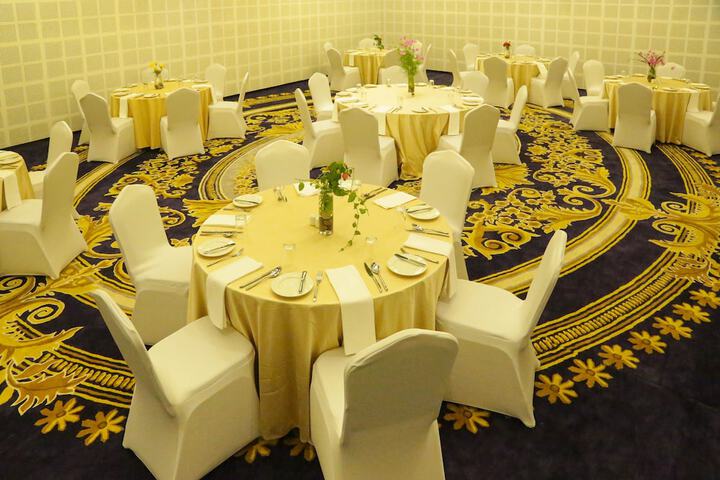 Dining 6 of 8