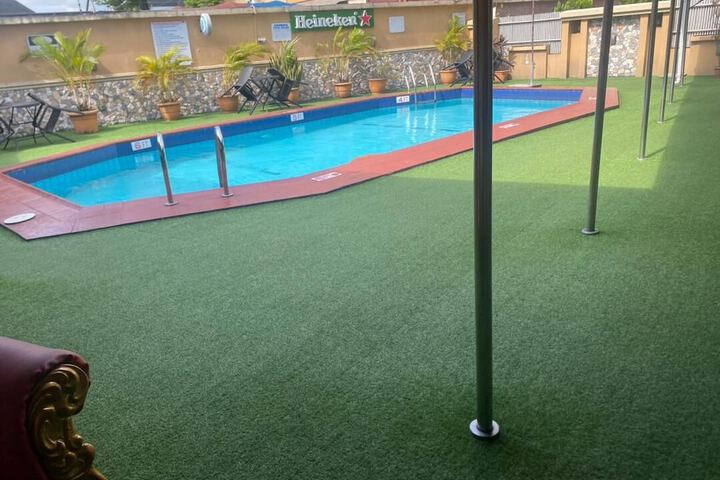 Pool 25 of 32