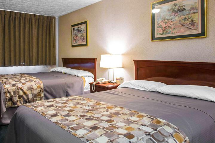 1 Queen Bed Accessible (1 of 13)