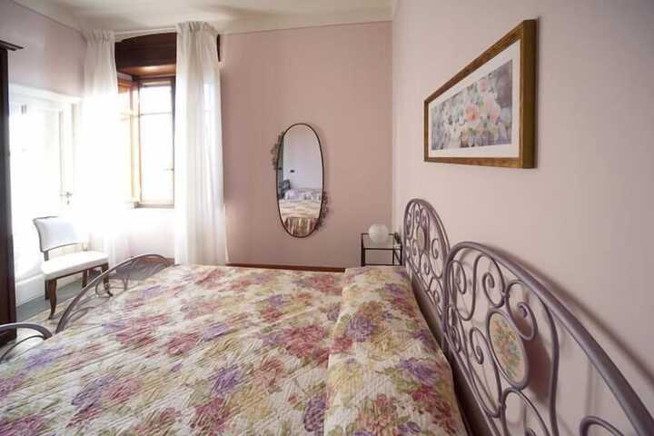Room 7 of 12