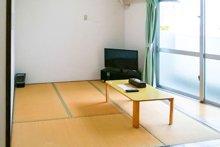 Room 32 of 80