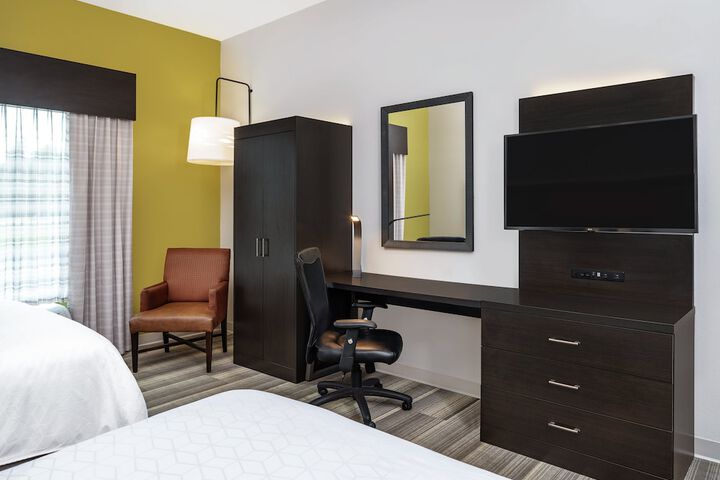 2 Queen Beds (17 of 20)