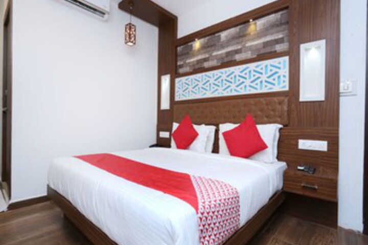 Room 18 of 25