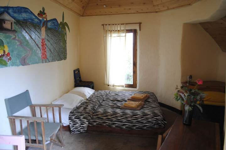 Room 5 of 17