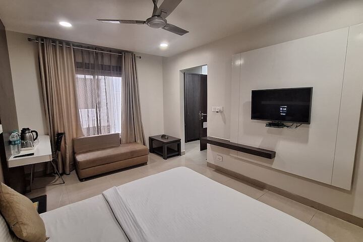 Room 9 of 32