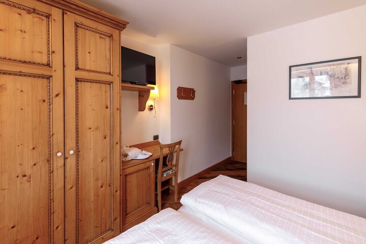Room 25 of 122
