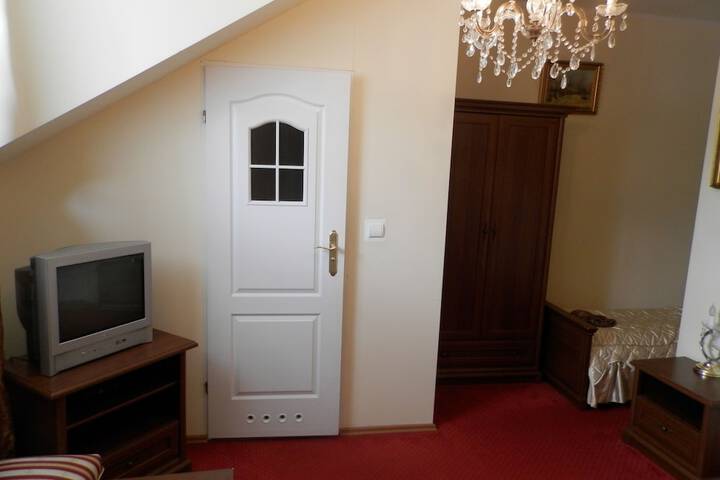 Room 32 of 49