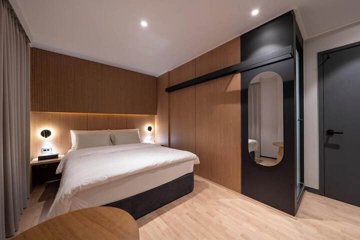 Room 17 of 31