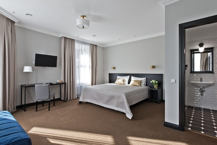 Room 3 of 20