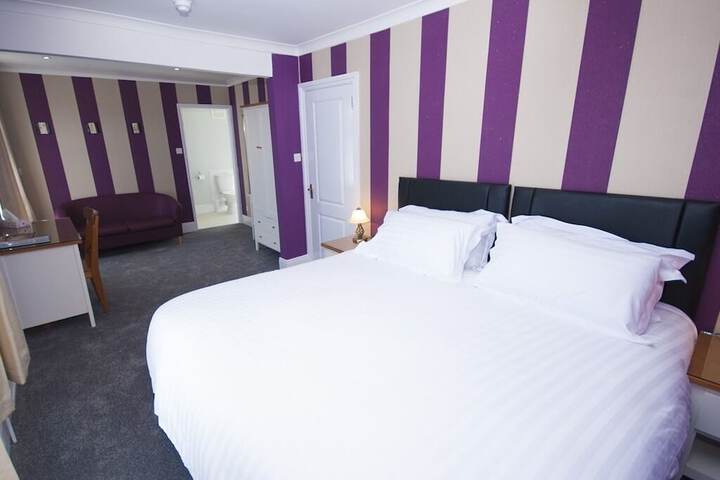 Room 9 of 19