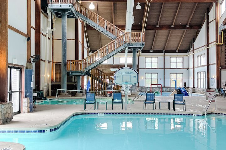 Hotel Pool