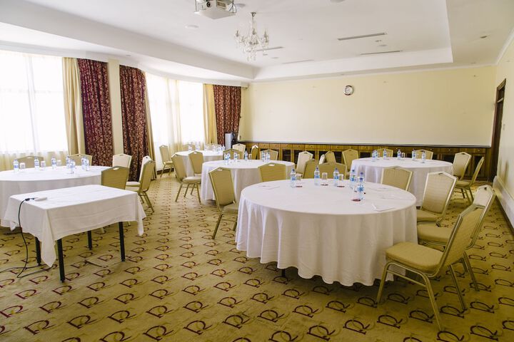 Ballroom/Hall 70 of 96