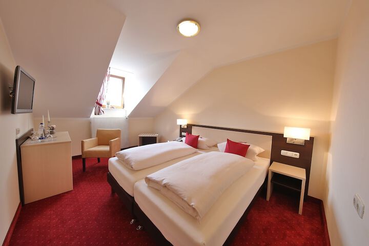 Room 8 of 31
