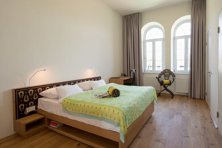 Room 18 of 37